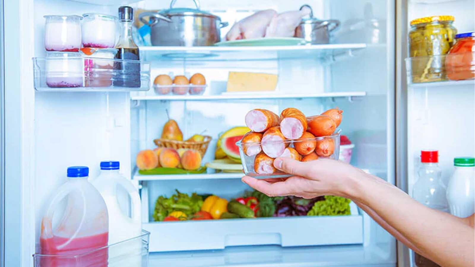 غذا تا چند ساعت بیرون یخچال می‌ماند و چه زمانی خراب می‌شود؟