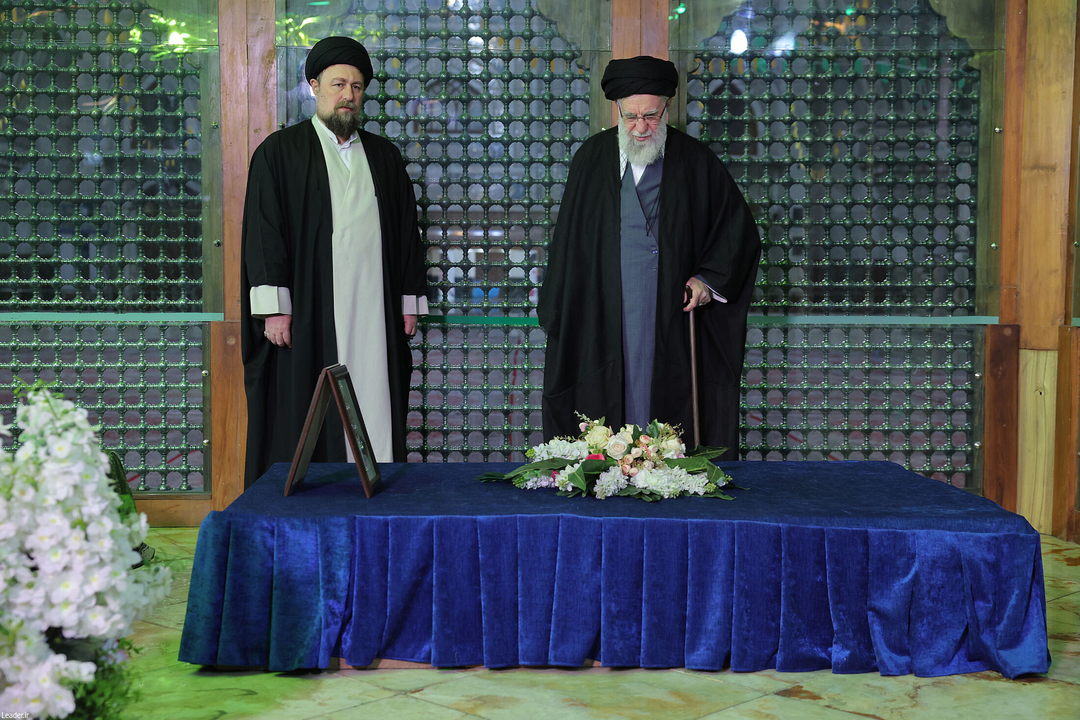 حضور رهبر معظم انقلاب در مرقد بنیانگذار جمهوری اسلامی ایران