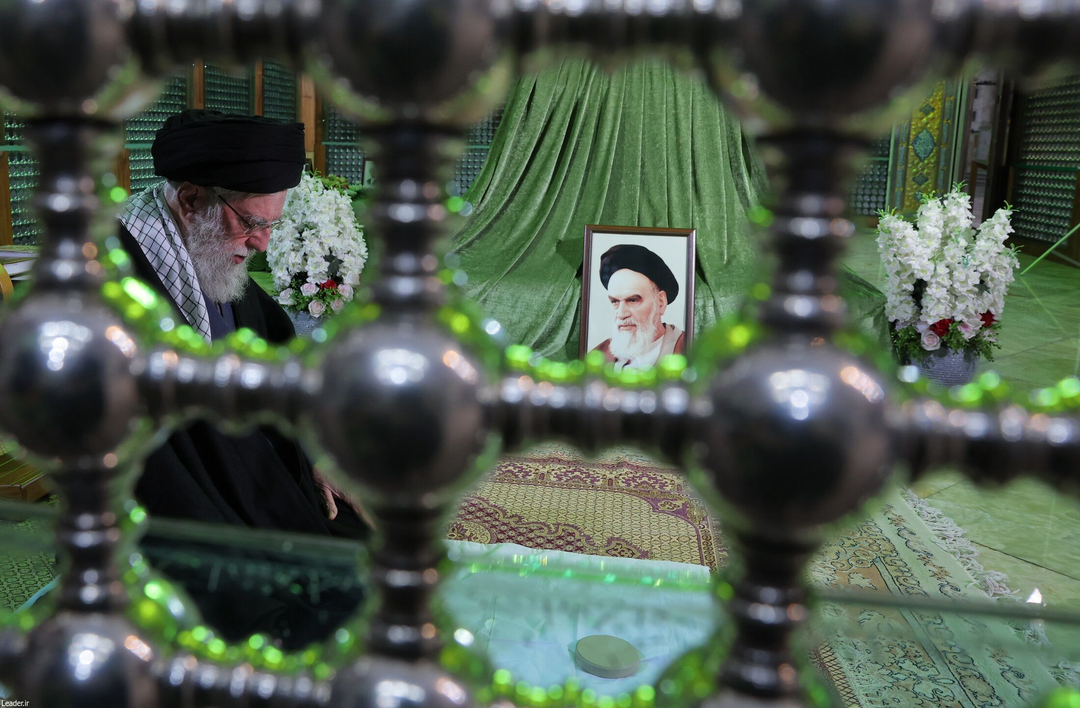 حضور رهبر معظم انقلاب در مرقد بنیانگذار جمهوری اسلامی ایران