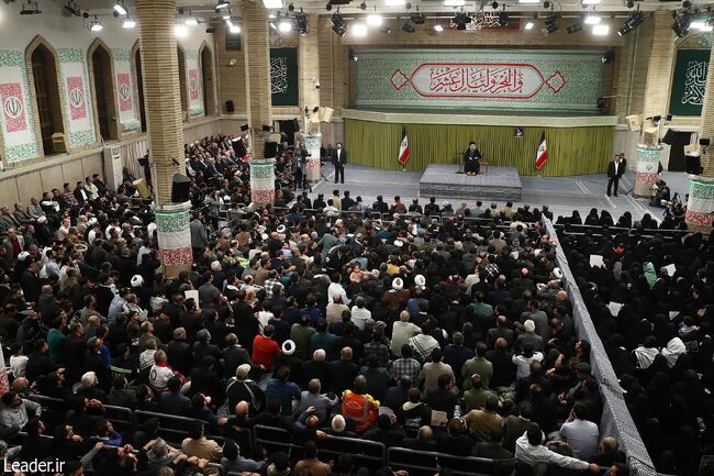دیدار هزاران نفر از اقشار مختلف مردم با رهبر انقلاب