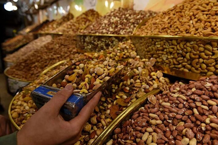 قیمت سرسام آور آجیل ۴ مغز در آستانه بازار شب عید | یک مشت آجیل ۹۵ هزار تومان!