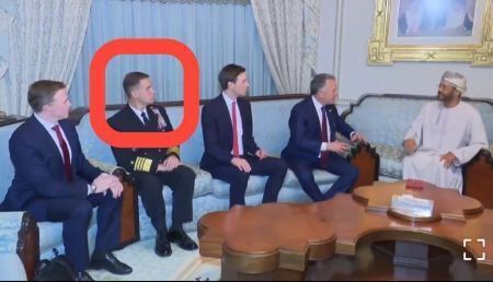 اقدام عراقچی علیه فرمانده سنتکام در مذاکرات خبرساز شد + عکس