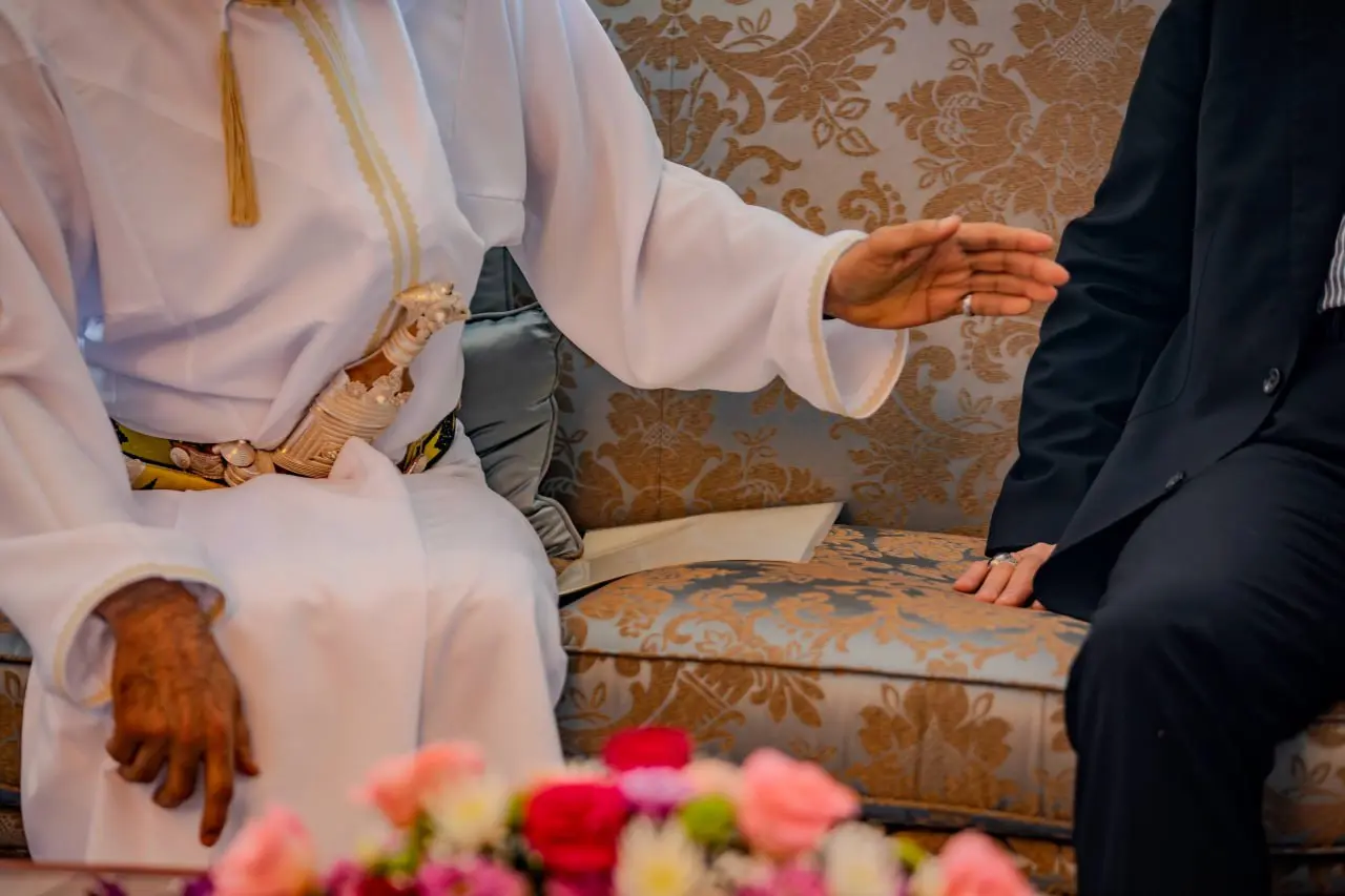 تصویر مهم از یک نامه در دیدار لاریجانی با مقام عمانی