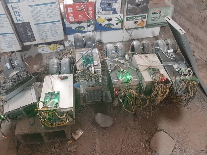 پارکینگ یا مزرعه بیت‌کوین / ماجرای کشف ۲۹ ماینر در کرمان چیست؟