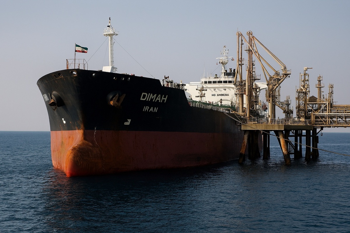 فروش نفت ایران زیر سایه تعرفه جدید؛ ترامپ به خریداران سیگنال فرستاد؟