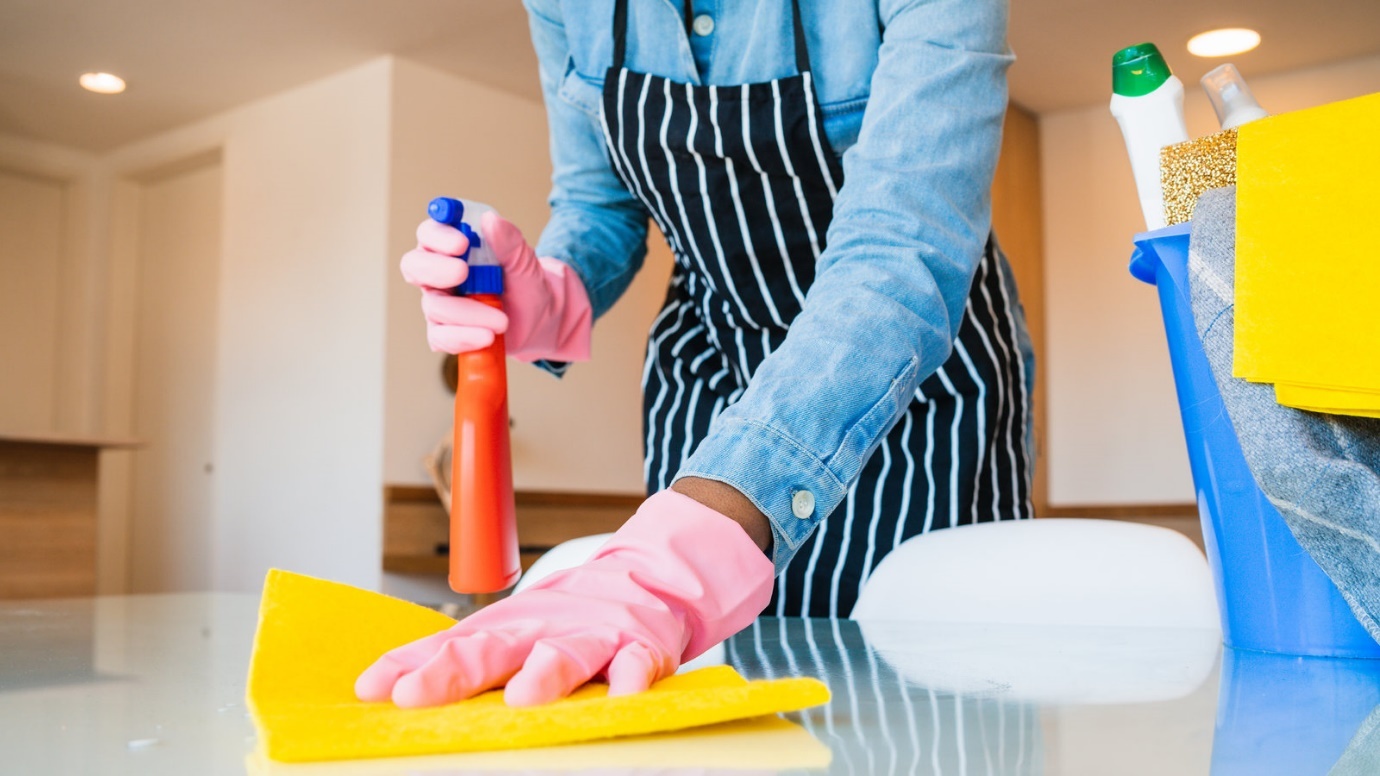 شوک اقتصادی پایان سال؛ هر ساعت نظافت منزل چقدر آب می‌خورد؟ (سرخط جمعه)