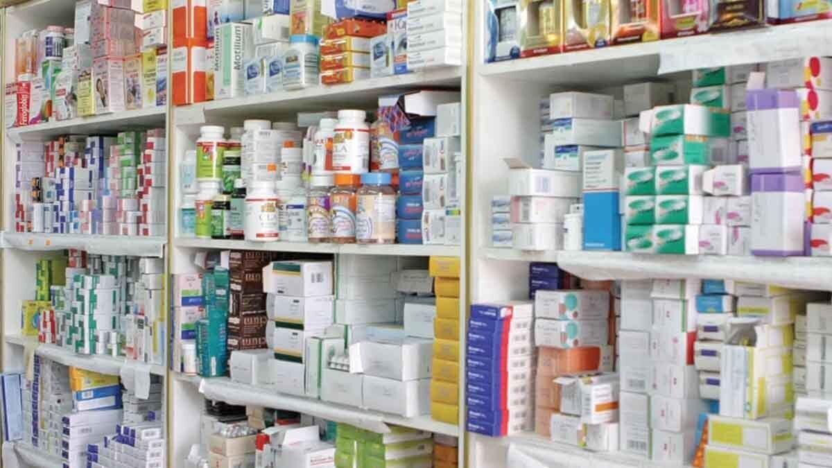 شوک قیمت دارو در ایران | افزایش ۶۰۰ درصدی و کمبود ۲۰۰ قلم داروی حیاتی