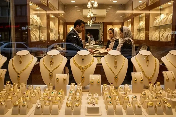 ریزش شدید قیمت طلای ۱۸ عیار سرمایه‌گذاران را سردرگم کرد