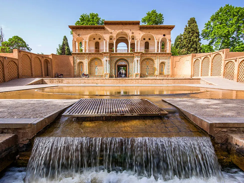 مقایسه دیدنیهای کرمان و اهواز