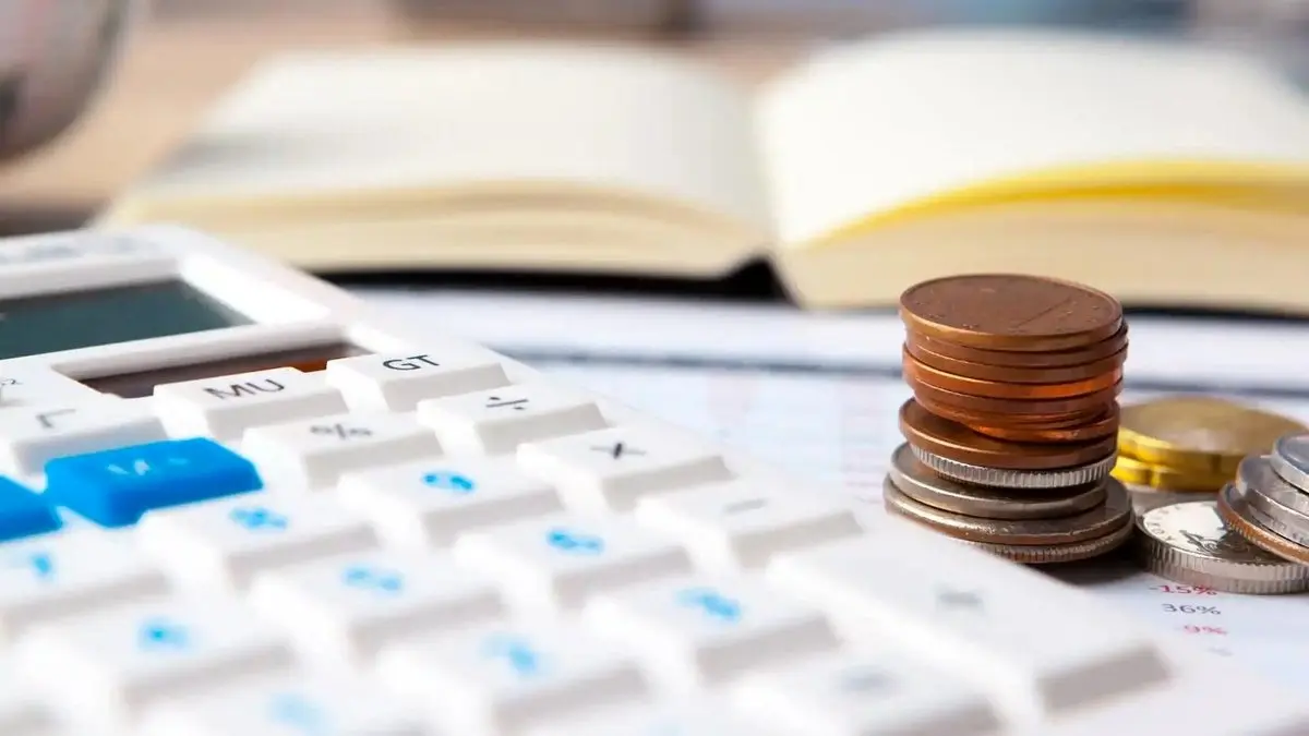 مالیات سکه طلا در سال ۱۴۰۴ چقدر است و چطور محاسبه میشود؟