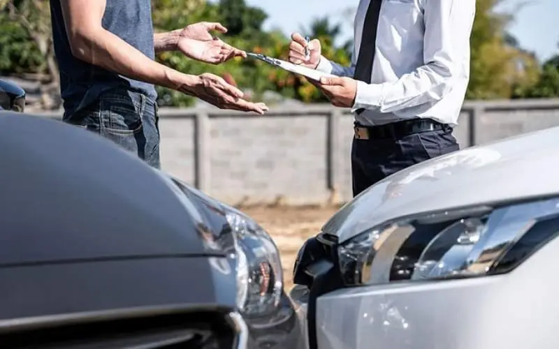 چگونه تخفیف بیمه بدنه بگیریم؟ راهنمای کامل دریافت تخفیف‌های ویژه