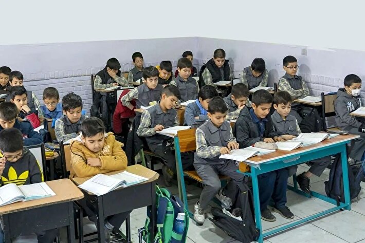 انتقاد صریح از دولت؛ آموزش و پرورش روی دوش مردم افتاده است