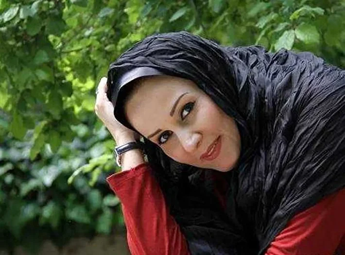 خانم بازیگر به سیم آخر زد | از قد و هیکلتون خجالت بکشید ؛ موهایم را می‌تراشم + فیلم