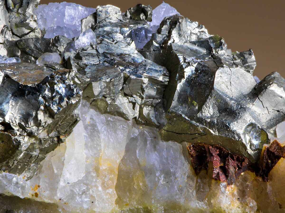 غول‌های نقره‌ای جهان رابشناسید | کدام فلز آینده جهان را رقم می‌زند؟