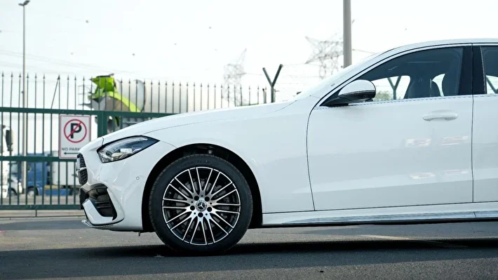 شوک قیمتی در بازار خودرو ؛ نرخ جدید مرسدس بنز و تویوتا در ایران