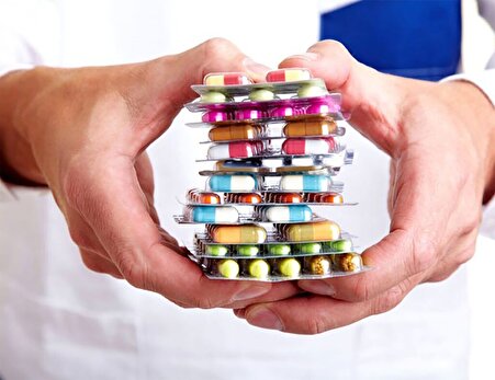 فشار تورم بر قفسه داروخانه‌ها ؛ منتظر افزایش قیمت دارو باشید