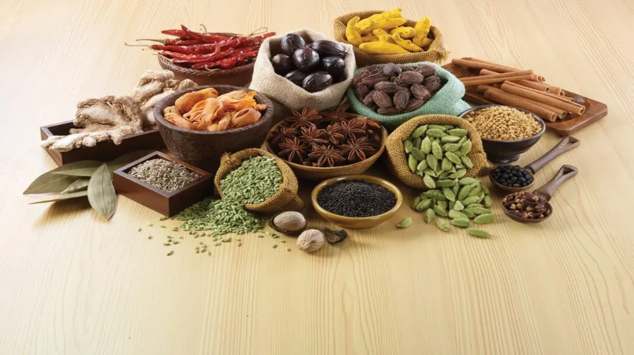 بازار داغ سه ادویه اصلی ماه رمضان ۱۴۰۴ / زعفران و دارچین چند شد؟