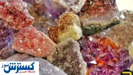 معادن گوهرسنگ غربالگری می‌شود
