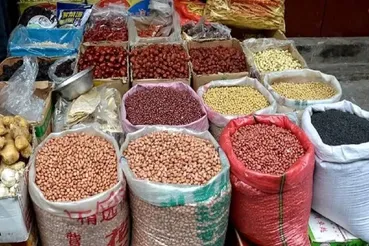 ریزش قیمت حبوبات در بازار / لوبیا چیتی تا ۱۰۰ درصد ارزان شد