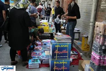 تصاویر/ بازار  کف خیابانی لوازم تحریر در یک روز تعطیل