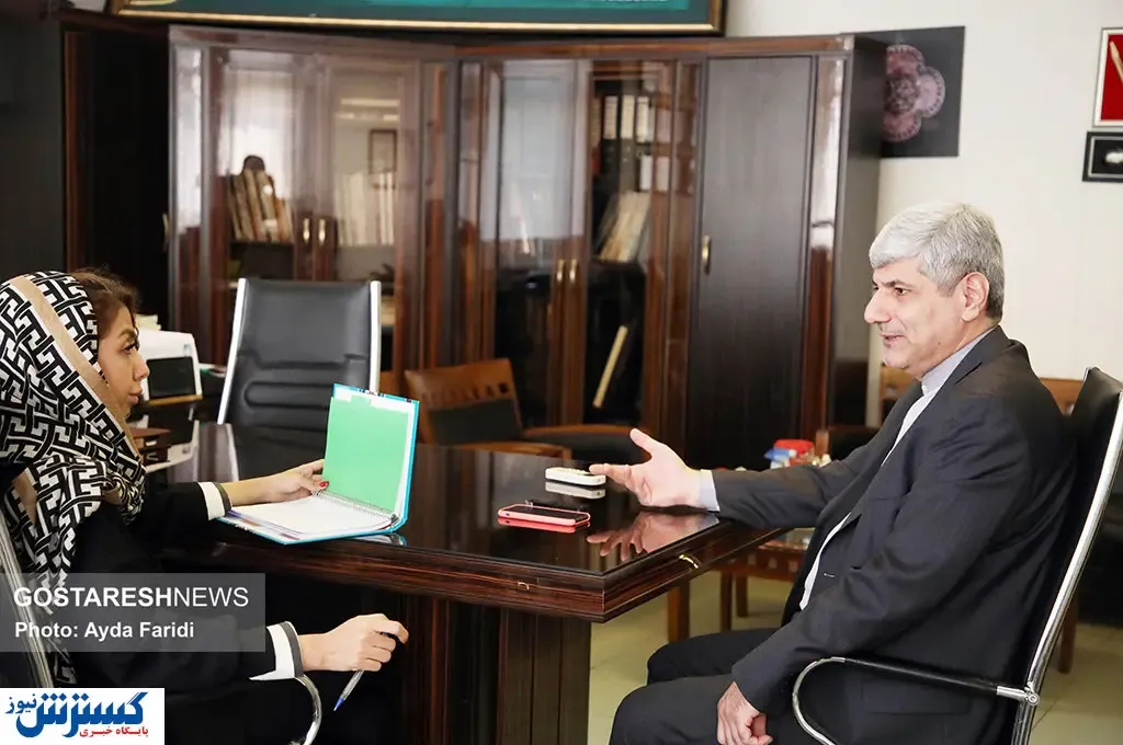 می‌توان برای ۵۰۰ هزار جوان مسکن ساخت/ ایده وام خرید سربازی را به محسن رضایی دادم/ کارمندان دولتی در خودروسازی‌ها بیکار می‌چرخند