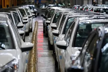 قیمت خودروهای داخلی امروز ۱۸ فروردین / تارا و ری‌را در صدر بازار ایستادند