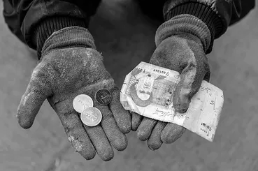 گرانی بنزین چه بر سر سفره کارگران می‌آورد؟