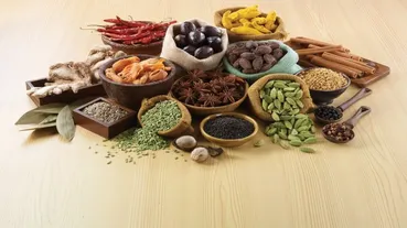 بازار داغ سه ادویه اصلی ماه رمضان ۱۴۰۴ / زعفران و دارچین چند شد؟