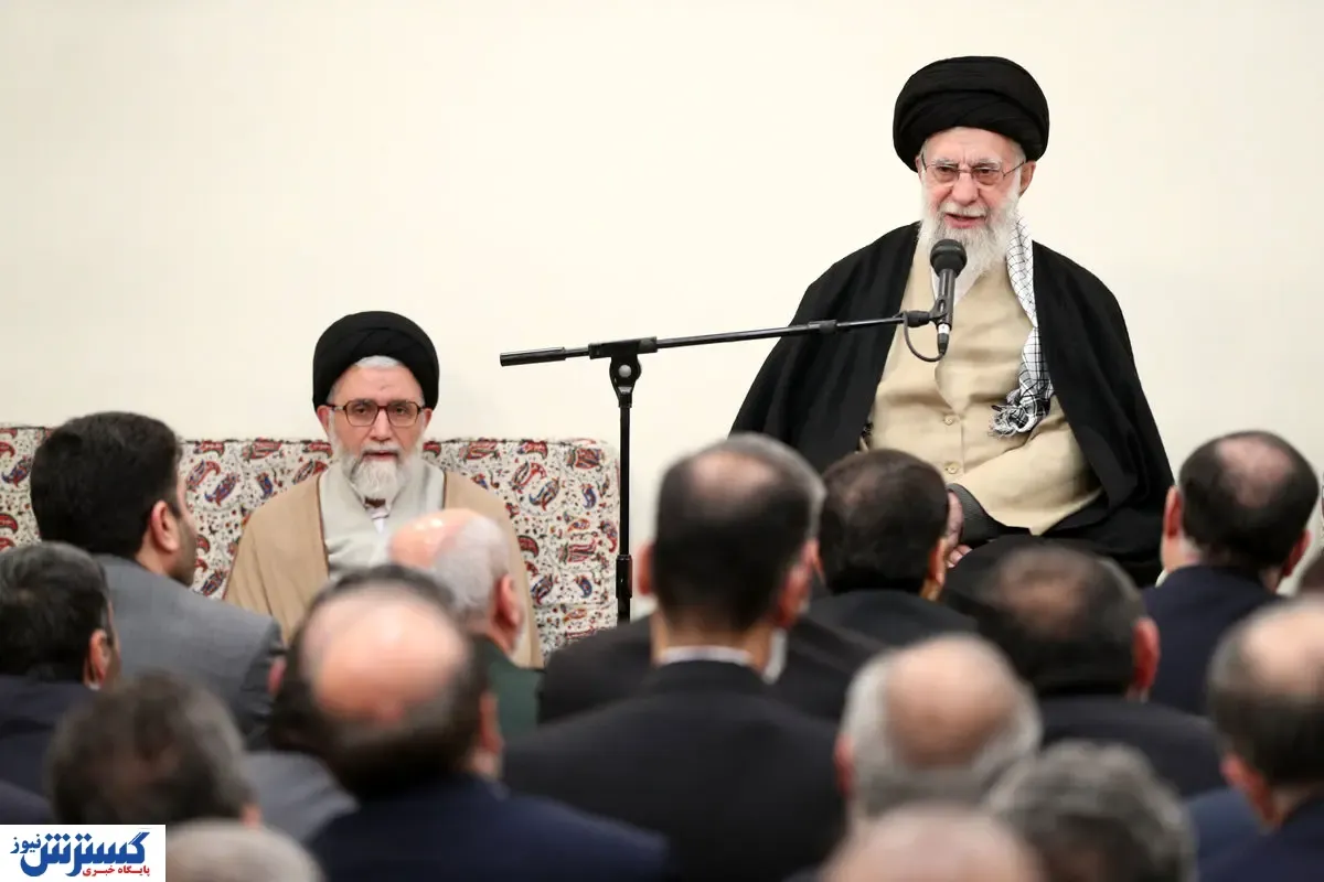 تنها راه‌حل مشکلات، پایبندی به مبانی انقلاب است