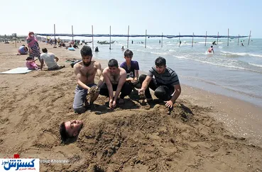 تصاویر/ تفریح مسافران خزری در ساحل کرونا