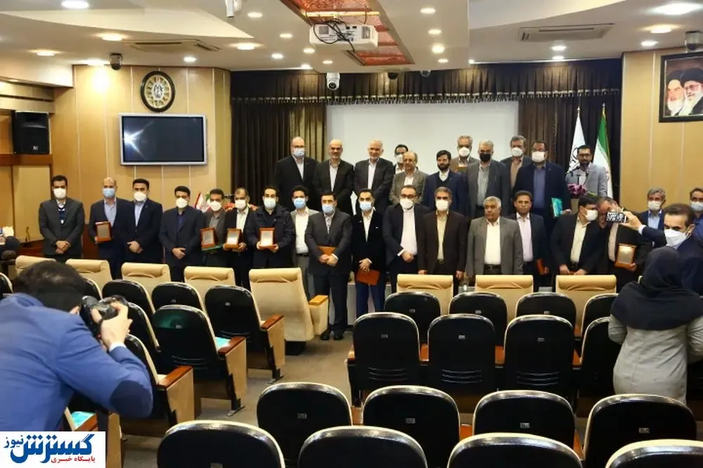 مراسم تقدیر در هشتمین جایزه ملی بهره وری معادن و صنایع معدنی ایران