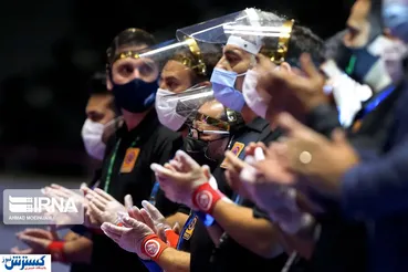 تصاویر/ پروتکل بهداشتی در یک مسابقه کشتی