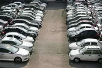 سیگنال دلار به بازار خودرو رسید / قیمت‌ها یکی‌یکی پایین می‌آیند