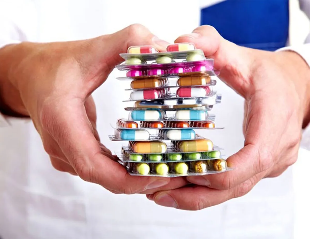 فشار تورم بر قفسه داروخانه‌ها ؛ منتظر افزایش قیمت دارو باشید