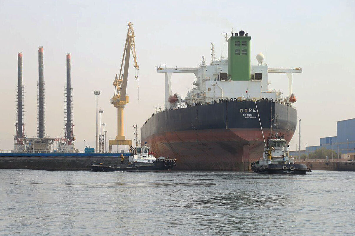 بشکه‌های نفت در کمین جنگ / بازار جهانی در حالت آماده‌ باش