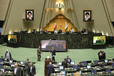 مجلس مقابل آیین‌نامه دولت ایستاد / «پرداخت مستقیم» ساماندهی نیروهای شرکتی نیست