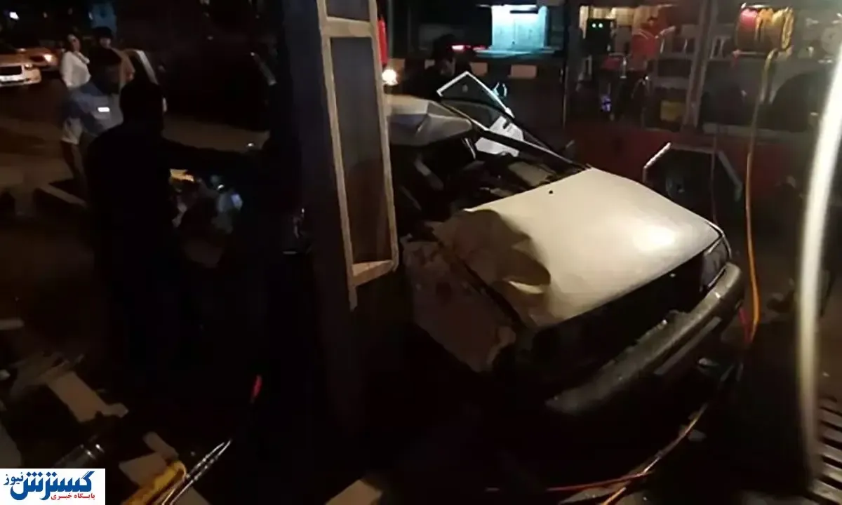 مچاله شدن پراید در برخورد با تیر چراغ برق + آمار کشته شدگان