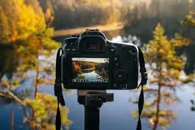 قمیت دوربین عکاسی در  روز حهانی عکاس | دوربین هم قیمت پراید سال ۹۸ شد