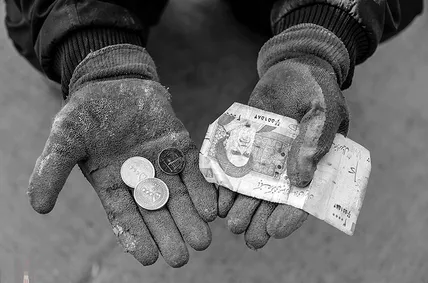 کارگران منتظر بازنگری دستمزد ۱۴۰۵ / دو شغل هم کفاف زندگی یک خانواده را نمی‌دهد