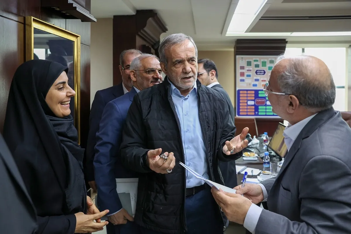 صادق و پزشکیان