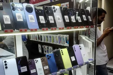 از گلکسی ۲۰ میلیونی تا آیفون ۳۵۰ میلیونی / لیست جدید قیمت انواع گوشی‌های سامسونگ، شیائومی و اپل