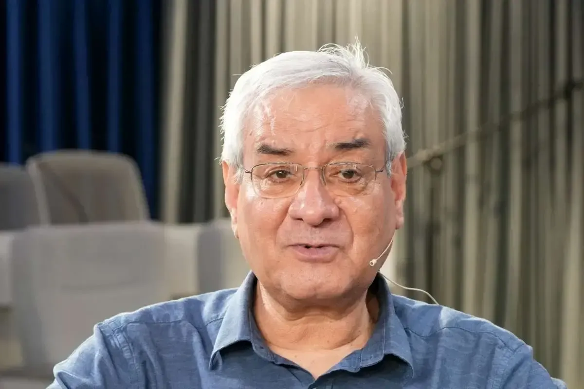 لحظه بازداشت ابراهیم اصغرزاده توسط ماموران هنگام سخنرانی آنلاین + فیلم