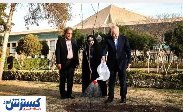 کاشت درخت توسط رئیس مجلس