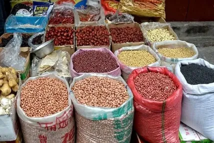 ریزش قیمت حبوبات در بازار / لوبیا چیتی تا ۱۰۰ درصد ارزان شد