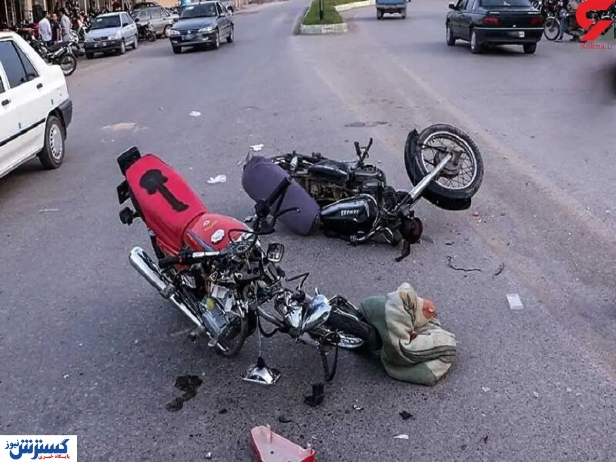 شاخ به شاخ شدن پژو با دو موتور سوار! +‌ جزییات