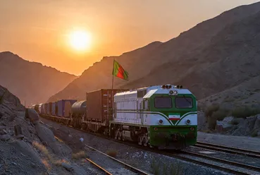 محموله‌های فوقِ سنگین ایران به خاک افغانستان رسیدند