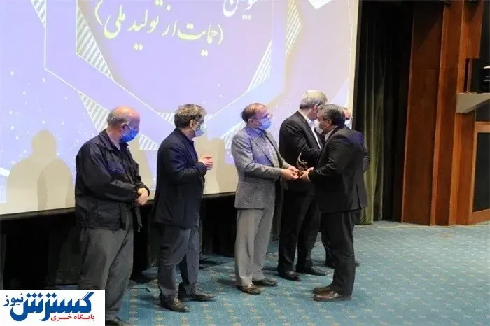 ایران خودرو نشان ملی جشنواره حاتم را دریافت کرد