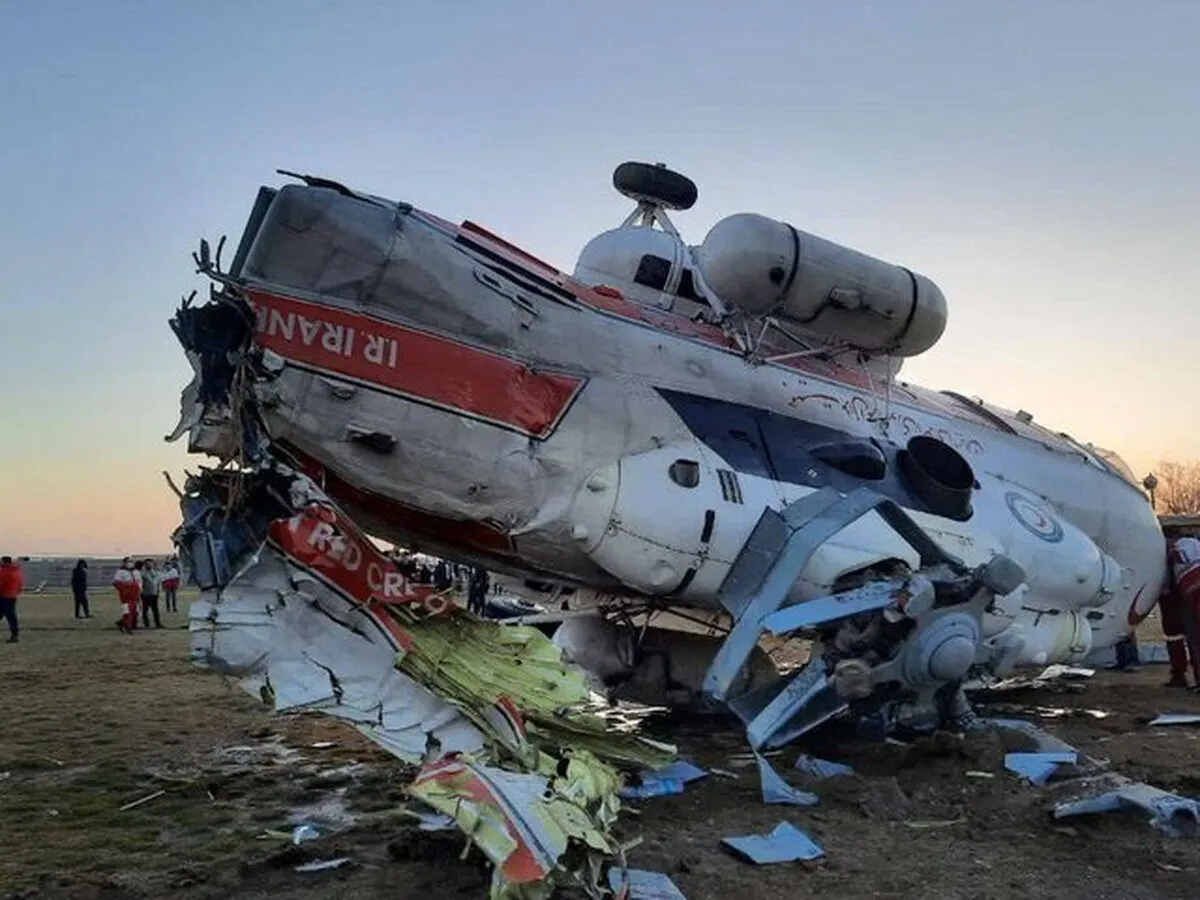 سقوط ناگهانی بالگرد در دُرچه اصفهان + فیلم