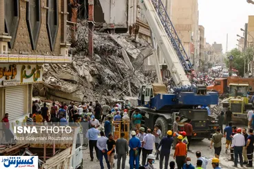 تصاویر/ آواربرداری از ساختمان متروپل در آبادان