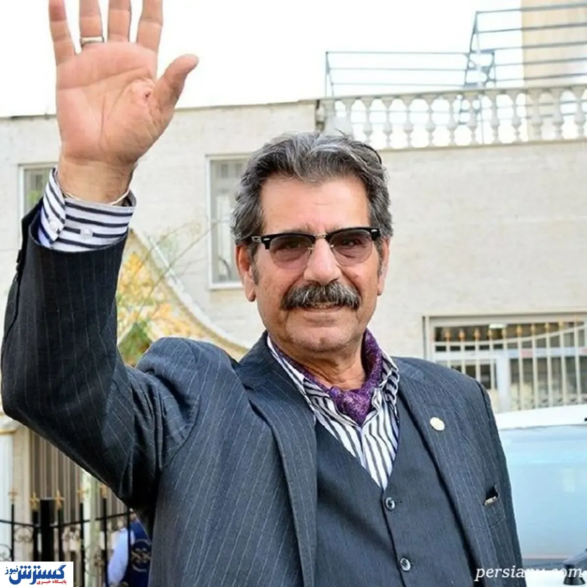 عزت الله مهرآوران در کنار پسرش + عکس